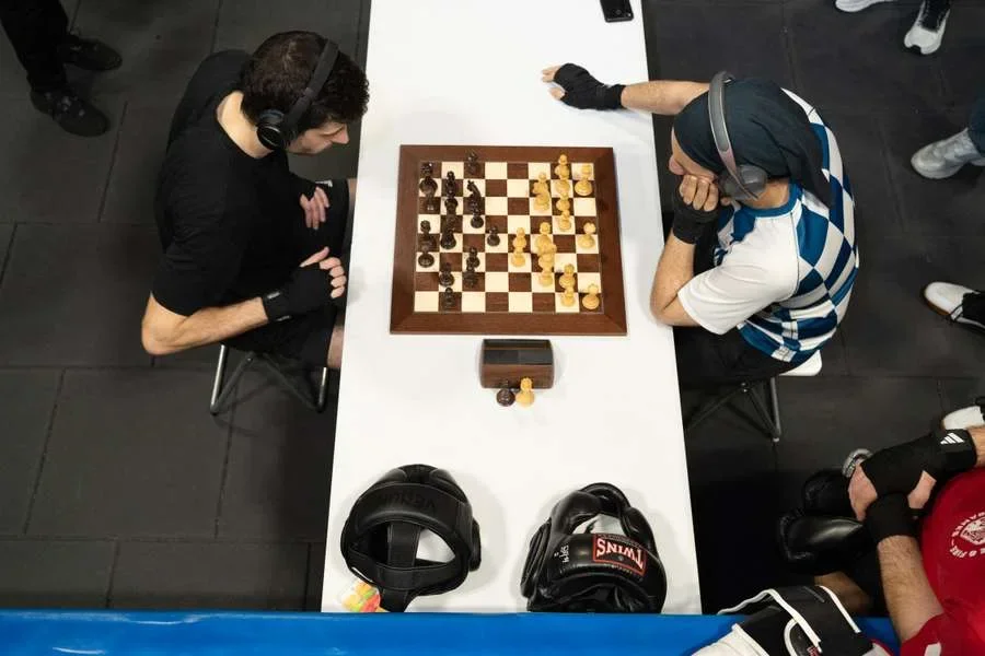 Plano cenital de una partida de 'chessboxing'