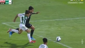 O lance do penálti que permitiu a Luis Suárez iniciar a reviravolta do Sporting frente ao Rio Ave